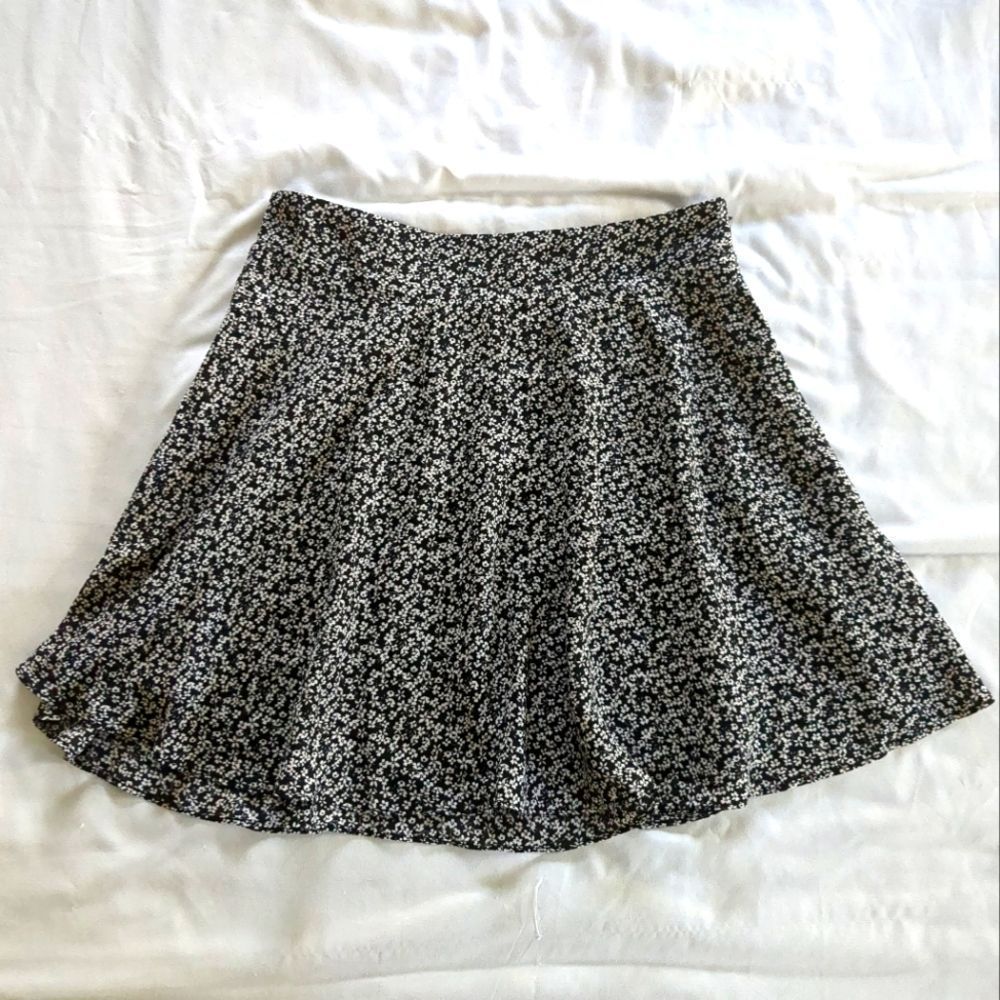 NWT SOCIALITE Black Micro White floral skater mini skirt size M